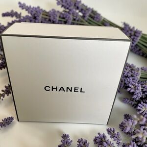 CHANEL White and Black Branded Gift Box